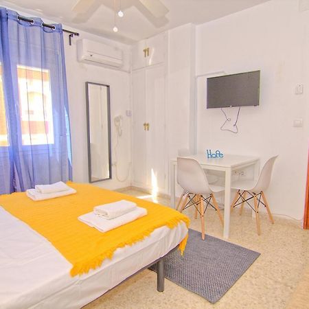 Low Cost Rooms Malaga River Esterno foto
