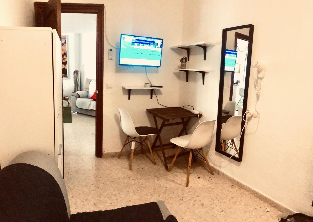 Low Cost Rooms Malaga River Esterno foto