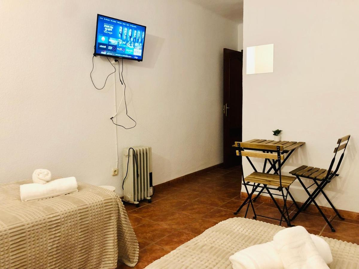 Low Cost Rooms Malaga River Esterno foto