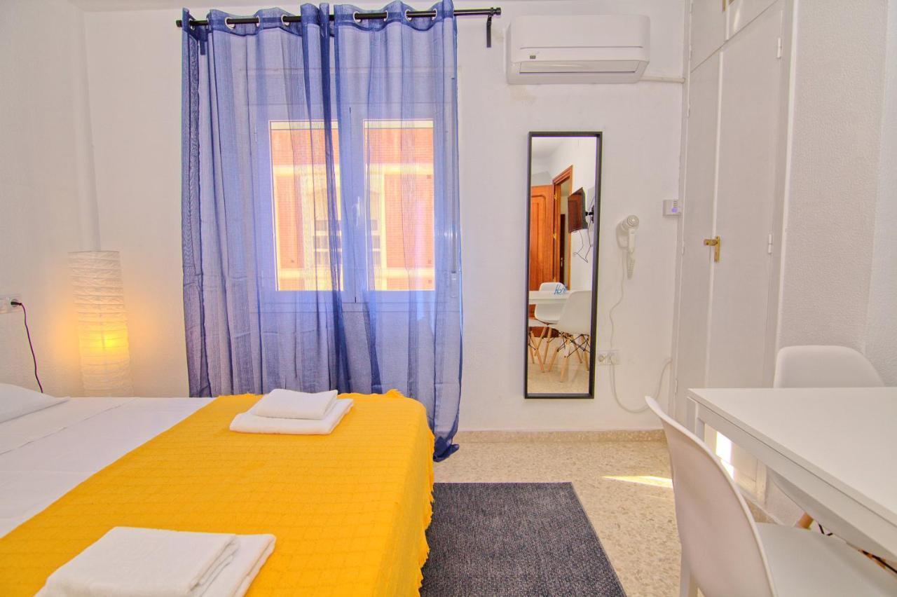 Low Cost Rooms Malaga River Esterno foto
