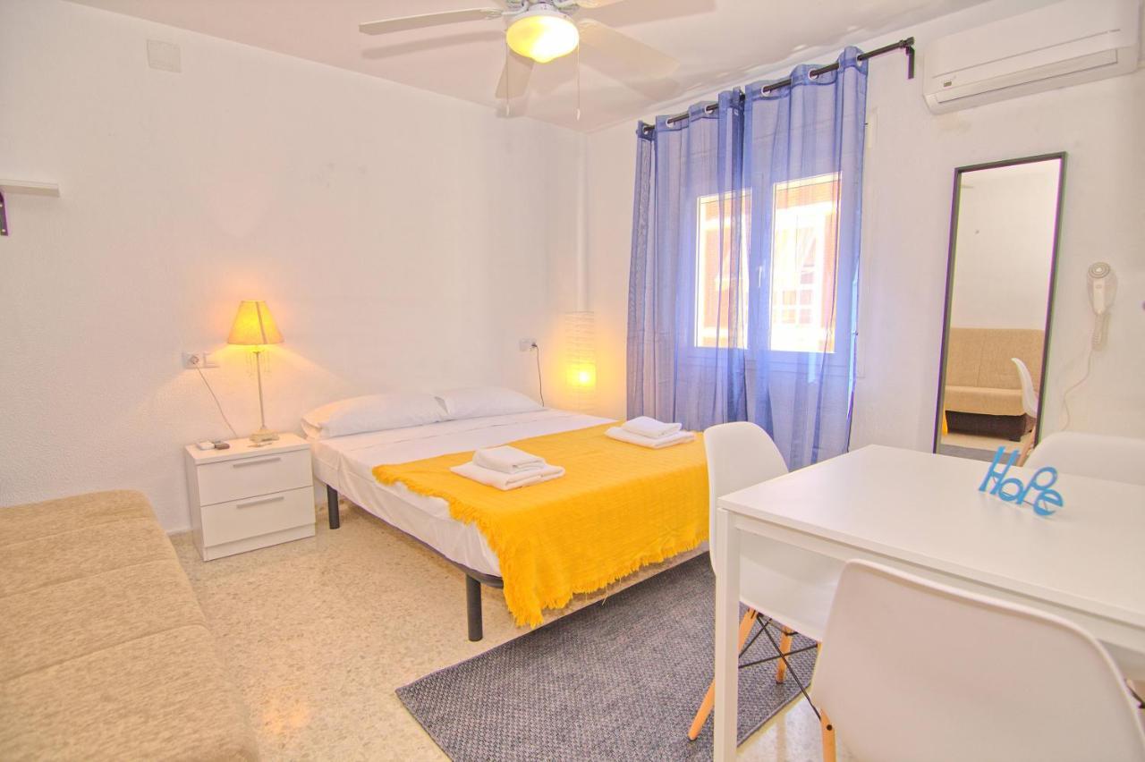 Low Cost Rooms Malaga River Esterno foto
