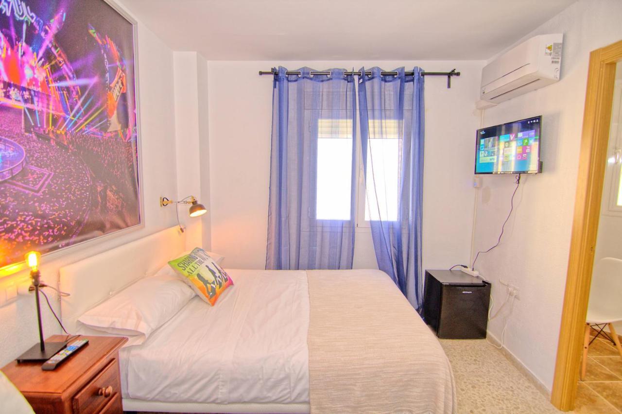 Low Cost Rooms Malaga River Esterno foto