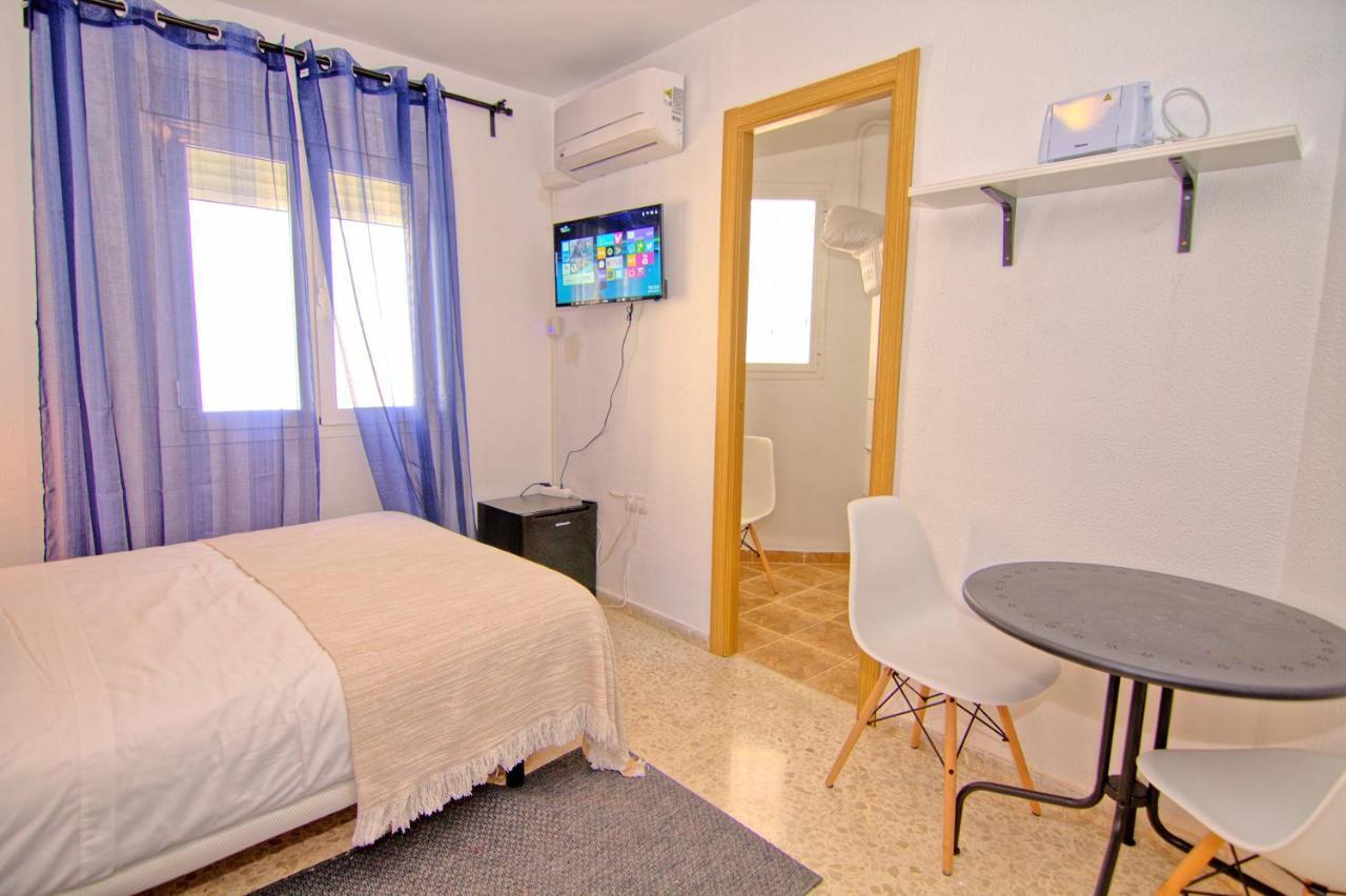 Low Cost Rooms Malaga River Esterno foto